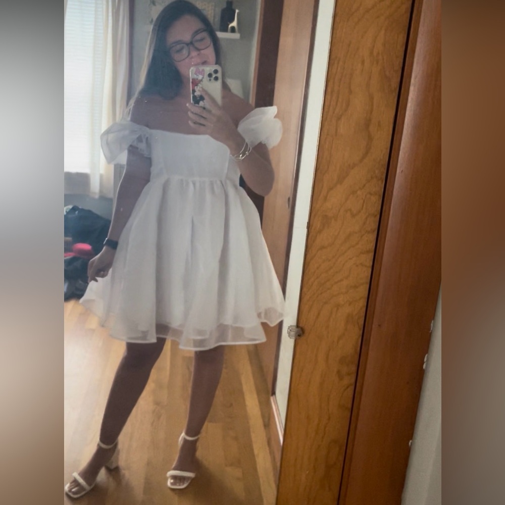 White Puff Sleeve Dresses - Picture 7 of 7